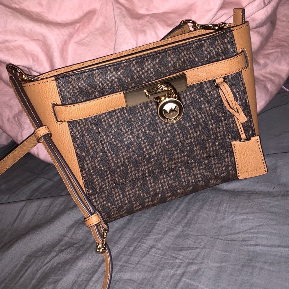 MICHEAL KORS Hamilton Traveler Messenger Bag